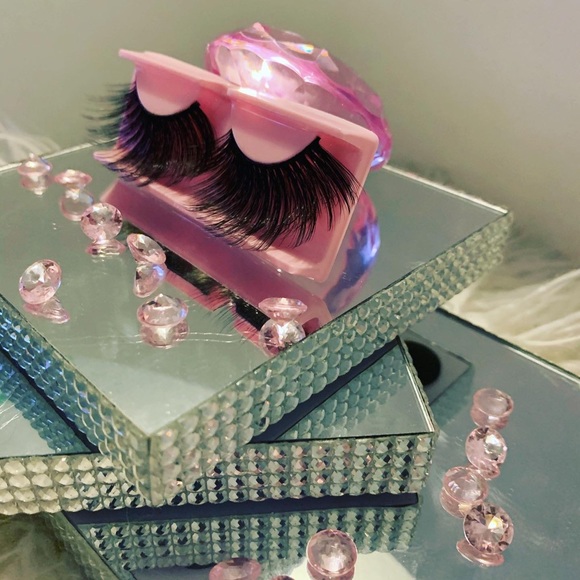 Too’Shiiny lashes “SchoolGirl Set” - Picture 3 of 6